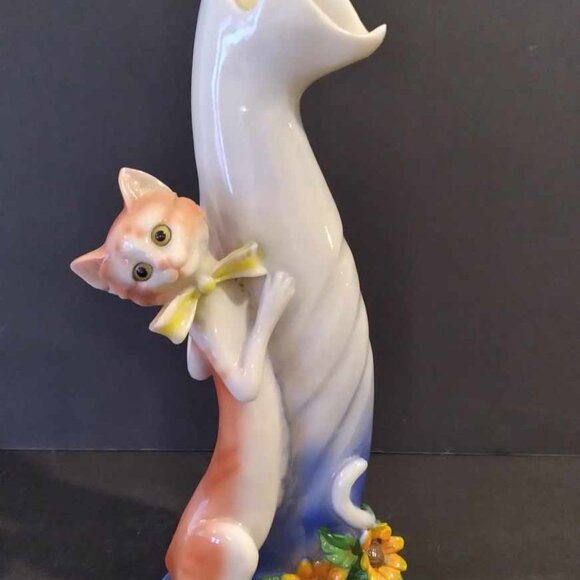 Vintage Collectible Porcelain Cat Vase - Picture 3 of 6